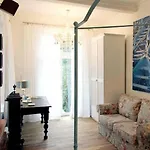 Ackselhaus & Blue