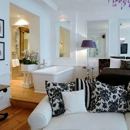 Ackselhaus & Blue Berlin